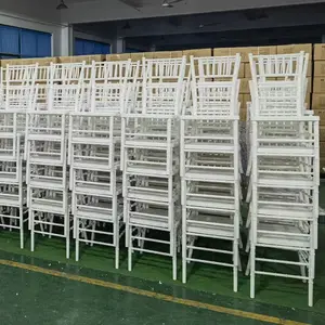 Cadeira Chiavari empilhável de plástico PP para aluguel de eventos de casamento e banquetes de cor branca Tiffany Resina