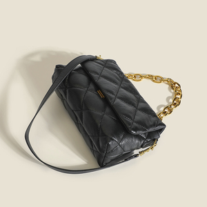 Nueva Colección 2025 Bolsos <span class=keywords><strong>de</strong></span> Hombro Elegantes <span class=keywords><strong>de</strong></span> Cuero PU Negro para Mujer, Bolsos <span class=keywords><strong>de</strong></span> Mano con <span class=keywords><strong>Cadena</strong></span> Dorada - Product Image 5
