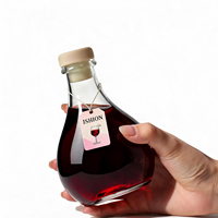 Vente en gros de bouteilles de vin en verre en forme de goutte d'eau de 50 ml, bouteilles de spiritueux en verre vides avec bouchon en bois pour les boissons