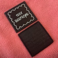 Insigne tissé damassé à bordure surverrouillée avec support à crochet amovible, patch tissé pour vêtements à boucle à crochet uniforme réutilisable
