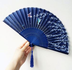 Abanico Femenino Estilo Japonés con Diseño de Mariposas y Flores, Material de Papel de Bambú Ecológico, Decoración Tallada y Pintada, Recuerdo Portátil - Product Image 3