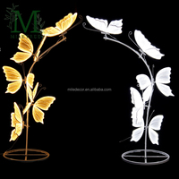 Nouveau lustre de rideau acrylique de mariage avec support en fer plomb de route pour la décoration de salle d'événements de mariage