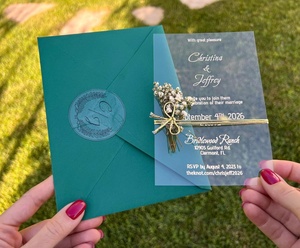 Set di Inviti Matrimoniali in Acrilico con Copertina in Lamina Dorata Buste Trasparenti con Fiori e Adesivi per la Festa della Mamma e Natale - Product Image 1