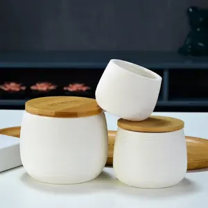 Kustom grosir porselen putih tempat penyimpanan teh kaleng kopi tempat lilin beraroma keramik dengan tutup bambu
