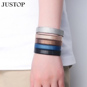 กำไลสปริงดีไซน์เรขาคณิตชุบทองเป็นมิตรต่อสิ่งแวดล้อมทำจากสแตนเลสคุณภาพดี - Product Image 2