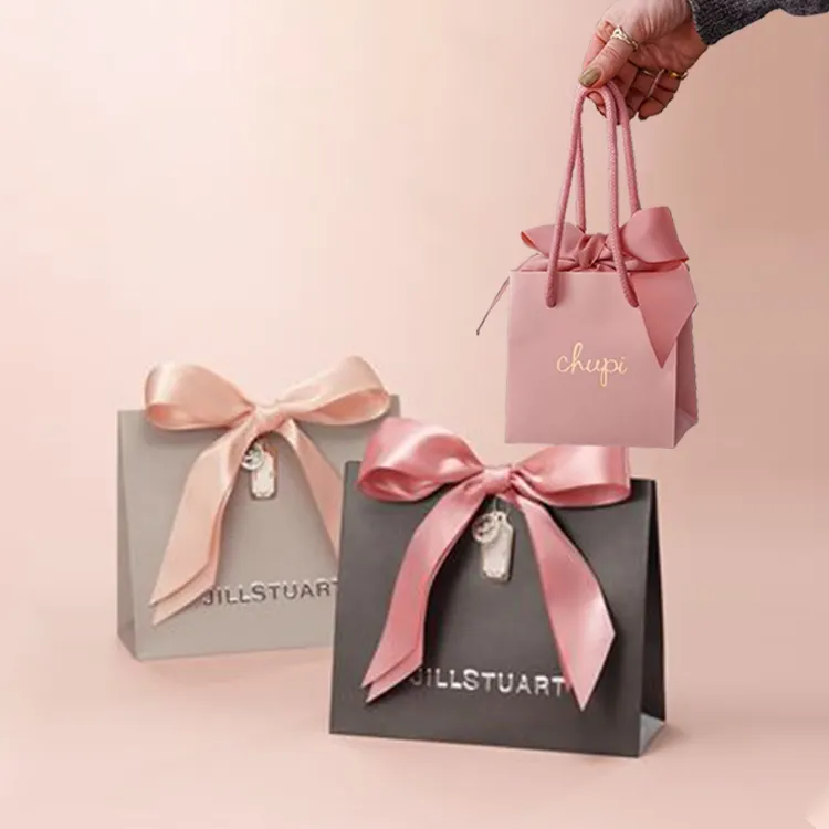 Toptan lüks baskılı kozmetik takı düğün butik Shopper alışveriş özel küçük Logo ve kolları ile hediye kağıt torbalar
