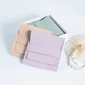 กระเป๋าไมโครไฟเบอร์พิมพ์ลายโลโก้ตามสั่งพร้อมแผ่นปิดสำหรับแสดงเครื่องประดับต่างหูสร้อยคอหนังนิ่มสำหรับแสดงเป็นของขวัญ - Product Image 4