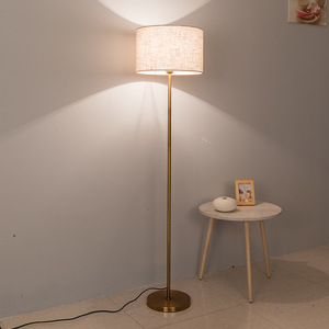 Lámpara de Pie Moderna de Latón con Pantalla de Cristal Blanco Frío, Base E26, LED Regulable, Residencial, 3500K, 90lm/w - Product Image 6