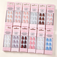 Faux ongles à presser en ABS, couvrance totale, forme amande, personnalisables sous marque privée, assortiment motifs French, nœud, ombré, œil de chat, finition brillante