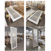 Portes intérieures pré-assemblées en bois MDF peintes, 1 vitre, pour salle de bain d'hôtel