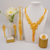 Ensemble de bijoux de mariage africain 4 pièces : collier, boucles d'oreilles, bague, bracelet, fleur à pompon, plaqué or 24 carats, grandes parures