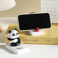 Nouveaux produits 2024 yiwu panda artisanat panda ornements ornements de jardin sculpturaux support de support de téléphone portable décoration de la maison