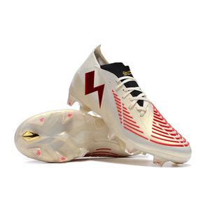 Chaussures de football confortables et antidérapantes pour l'extérieur en vente – Nouveau modèle de chaussures de football pour hommes – Confortables et antidérapantes - Product Image 1