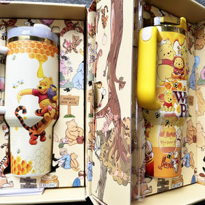 แก้วเก็บความร้อนลายการ์ตูนหมีสีเหลือง ขนาด 40 ออนซ์ พร้อมกล่องของขวัญ รับผลิตตามสั่ง ขายส่ง มีสินค้าในสต็อก - Product Image 2