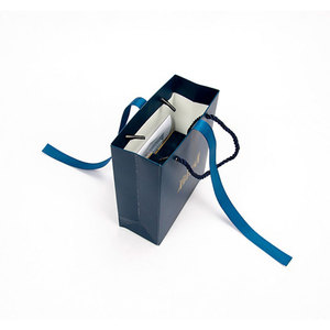 Sacs en papier kraft de luxe personnalisés en gros pour l'emballage de cadeaux - Product Image 1