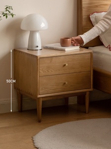 طاولة سرير عصرية من خشب الدردار الصلب بتصميم اسكندنافي بسيط مع درجين للتخزين في غرفة النوم وغرفة المعيشة - Product Image 5