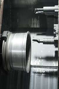 크롬 리벳 3 개 단조 휠이있는 유로 스텝 립 노출 하드웨어 메쉬 스포크 방향 디자인 브러시 센터 디스크 - Product Image 5