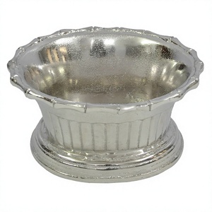 Seau à glace décoratif pour le vin Seau refroidisseur de vin personnalisé de forme ronde en métal coulé fait à la main - Product Image 1