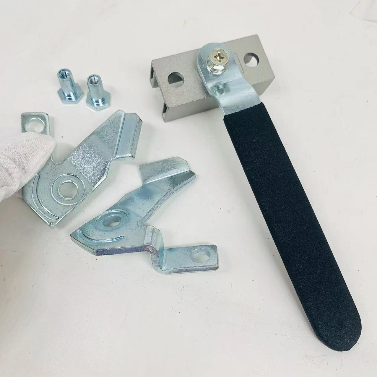 Hot Selling Electrical Panel System Powder Coated Zinc Die Key Handle Contribution Cabinet Rittal Swing Handle Lock · image 3