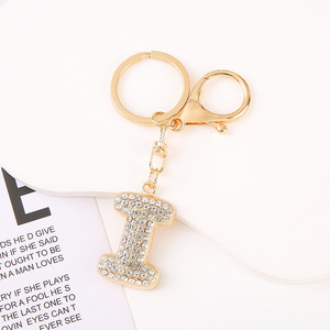 Vente en gros de porte-clés en cristal anglais 26 lettres porte-clés sac à dos dessin animé vintage porte-clés en alliage de zinc strass conforme aux frontières - Product Image 1