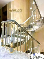 Rampe d'escalier de villa Copper Mansion, garde-corps de luxe léger, colonnes modernes minimalistes en alliage aluminium-magnésium haut de gamme