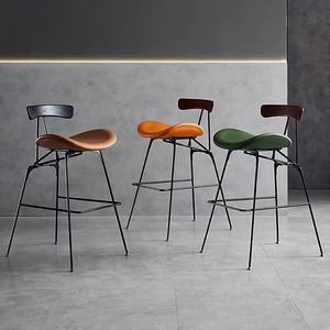 Tabourets de bar haut de gamme de style italien, modernes et luxueux, avec structure en fer robuste et dossier, pour usage commercial – Vente chaude - Product Image 4