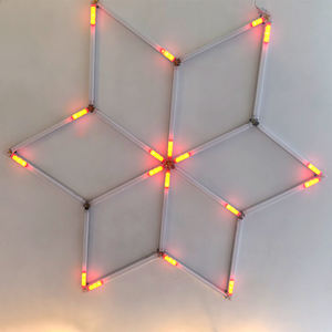 Éclairage LED hexagonal RVB à changement de couleur pour station de lavage de voitures de type tunnel, idéal pour les garages et ateliers - Product Image 1