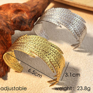 Bracelet unisexe en acier inoxydable plaqué or véritable 18 carats, non décolorant, simple et élégant, motif plume, idéal pour cadeau, vacances, soirées - Product Image 5