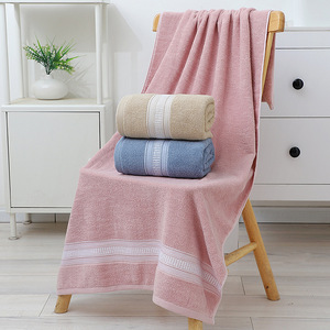 Serviette de bain Kim Ryan 70x140cm en polyester et coton, douce et absorbante, pour usage hôtelier - Product Image 3