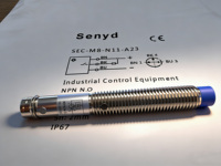 Capteur de proximité capacitif Senyd PNP/NPN M8 avec connexion par connecteur M8, distance de détection réglable de 2 mm, 10-30 VDC