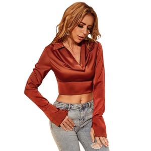 Blusa de satén corta con cuello loco doble personalizada OEM Blusa y tops de oficina de gasa de manga larga para mujer - Product Image 5