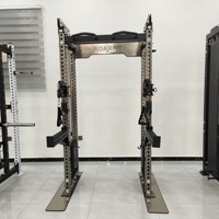 Équipement d'exercice de gymnastique Cage à squat et machine à croiser les câbles pour station multifonctionnelle Multigym