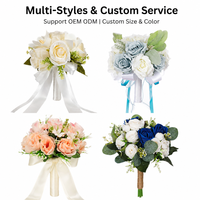 Bouquet de mariée multi-tons en roses artificielles avec long ruban en satin, feuillage vert mélangé, fleurs artificielles pour cérémonie de mariage