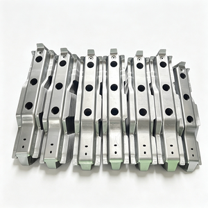 Support en tôle d'acier au carbone pour pièces automobiles, usinage sur mesure OEM de haute précision, poinçonnage, pliage, découpe laser, service intensif - Product Image 2