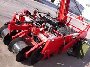 Machine de récolte et de chargement / Arracheuse d'ail à entraînement par tracteur / Moissonneuse-batteuse de pommes de terre à entraînement par tracteur / Récolteuse d'arachides montée sur tracteur - Product Image 2