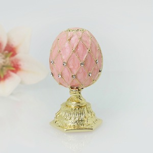 Medalla Esmaltada Estilo Huevo Ruso Macaron con Forma 3D, Temática de Hadas, Soporte para Anillos con Diseño Floral, Bañada en Oro, Souvenir - Product Image 4