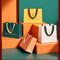 Sacs en papier de luxe en gros pour cadeaux, emballages personnalisés pour bijoux et cosmétiques, sacs en papier avec rubans et poignées