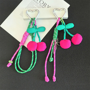Porte-clés de voiture rose 3D, pendentif cerise verte, ornement de simulation de cerise, breloque fruitée exquise et élégante pour femme - Product Image 4