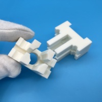 Bloc de préhension en céramique d'alumine à 99 % usiné CNC 5 axes sur mesure, peigne de positionnement de plaquettes Al2O3 haute rigidité pour robot de salle blanche