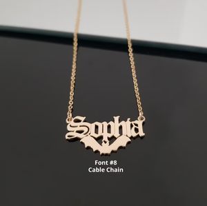 Collar con nombre de murciélago personalizado, collar con nombre en inglés antiguo chapado en oro de 18K, collar de Halloween resistente al agua de acero inoxidable - Product Image 4