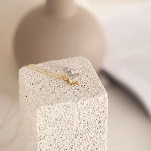 จี้เงินแท้ 925 ประดับมอสซาไนต์ทรงปรินเซสคัท สร้อยคอแบบตราประทับ ของขวัญสำหรับงานแต่งงาน งานเลี้ยง และโอกาสพิเศษ - Product Image 2