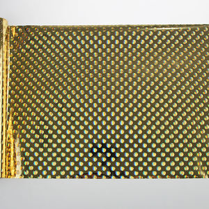 Feuille d'estampage à chaud holographique 16mic PET de haute qualité Golden Drop C-GWD de <span class=keywords><strong>transfert</strong></span> de chaleur matériaux d'impression <span class=keywords><strong>papier</strong></span> rouleau pour vêtements - Product Image 2