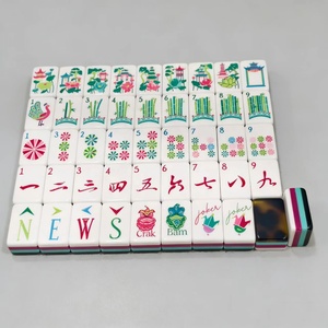Tuiles de Mahjong de Noël en Acrylique Rouge et Vert à 4 Couches, Mahjong de Style Américain Gravé au Laser Personnalisé pour Cadeau Festif - Product Image 6