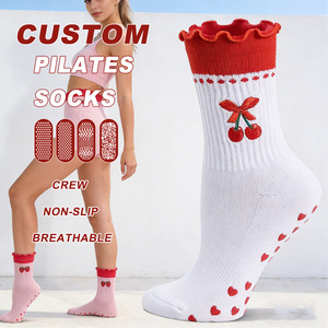 جوارب بيلاتس قطنية مضادة للانزلاق مخصصة بشعار مطرز، عينات مجانية لاستوديوهات البيلاتس الراقية - Product Image 1