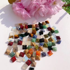 50 piezas 1 bolsa Mini forma de pirámide de cristal Natural variedades surtidas para decoración del hogar regalo DIY/<span class=keywords><strong>luna</strong></span> - Product Image 3