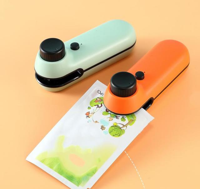 Mini Snack Bag Sealer With Cutter Household Tool 2 in 1 Knob Charging Sealing Machine USB Charging Portable Mini Heat Sealer