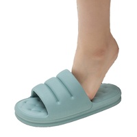 Zapatillas de plataforma gruesa sofá suave EVA color puro hombres y mujeres baño interior moda verano tobogán