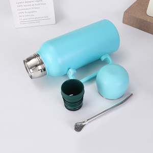 Nouveau design moderne 304 tasse de football en acier inoxydable grande capacité Portable 800ml thermos sous vide avec cuillère en gros - Product Image 3