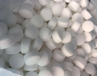 Ucuz Toptan OEM Özel Etiketli Sodyum Klorür Yüksek Saflıkta Su Yumuşatıcı Tuz Tableti Su Yumuşatıcı için 25kg NaCl2