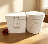 Boîtes en carton personnalisées blanches, design personnalisé, vente chaude, logo personnalisé en feuille d'or mat, boîte cadeau ronde ou carrée pour fleurs